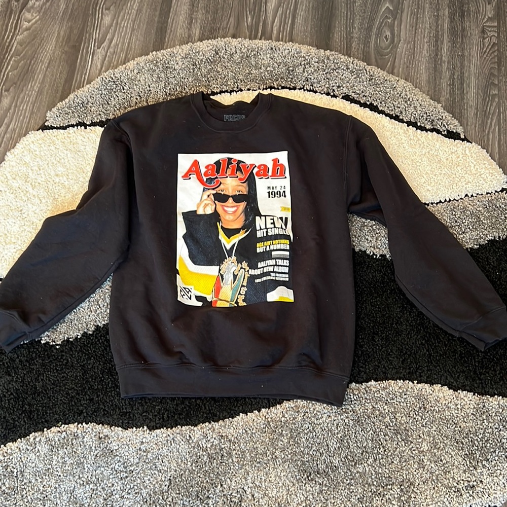 Medium Aaliyah magazine cover crew neck